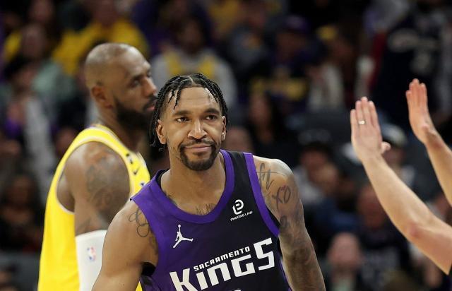 开云体育入口-惨遭两大弃将扎心！湖人西部前六位置难保？