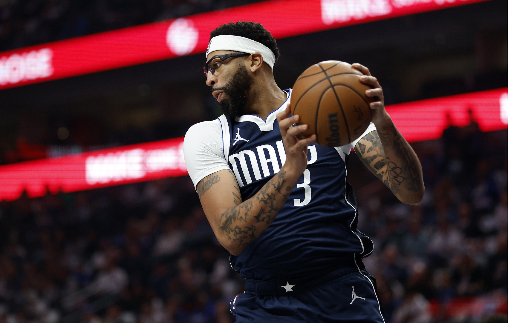 开云体育入口-湖记：真替AD感到难过 自从东契奇交易之后他真是诸事不顺