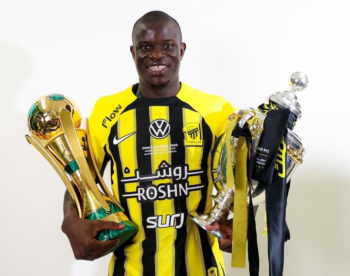 开云体育入口-降薪2000万！34岁坎特接受费内巴切提议，2500万欧年薪将只剩零头