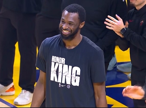 功勋旧臣！勇士主场赛前介绍维金斯 嘴哥笑容依旧温暖纯真