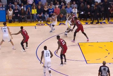 开云体育在线-五战四次砍下33+！库里把FMVP状态带到新赛季